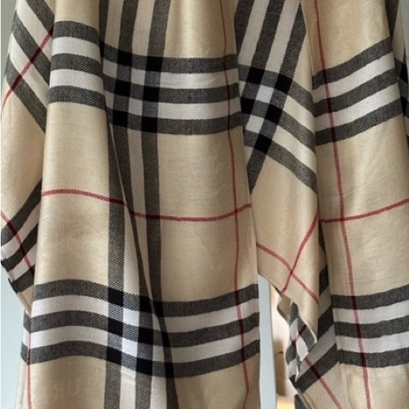 Burberry Classic Check Scarf in White and Black - Picture 6 of 6